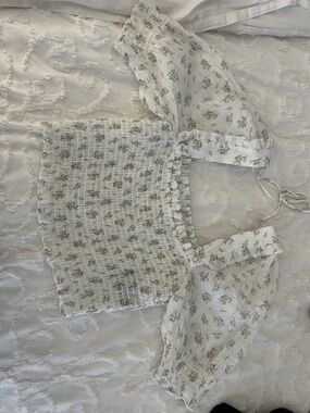 H&M White Floral Smocked Puff-Sleeve Crop Top